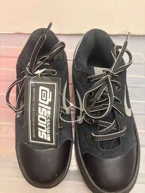 🥌 BRAND NEW Olson Canada Curling Shoes – Ladies Size 6.5